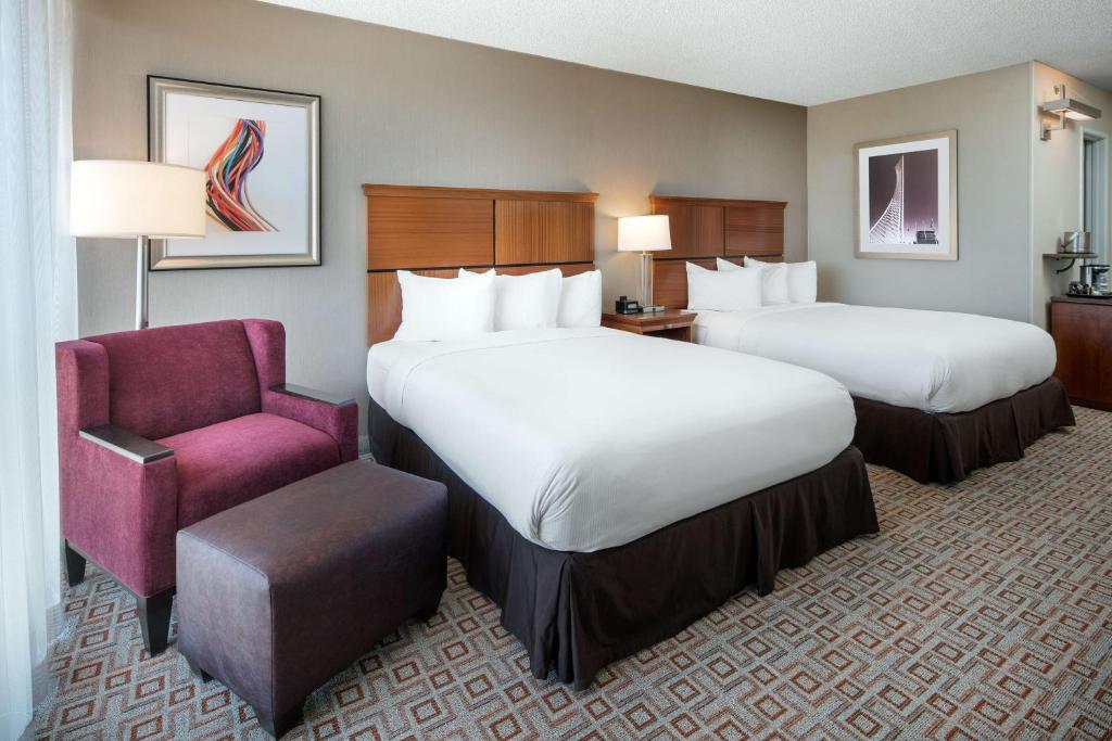 Postel nebo postele na pokoji v ubytování DoubleTree by Hilton Denver Tech