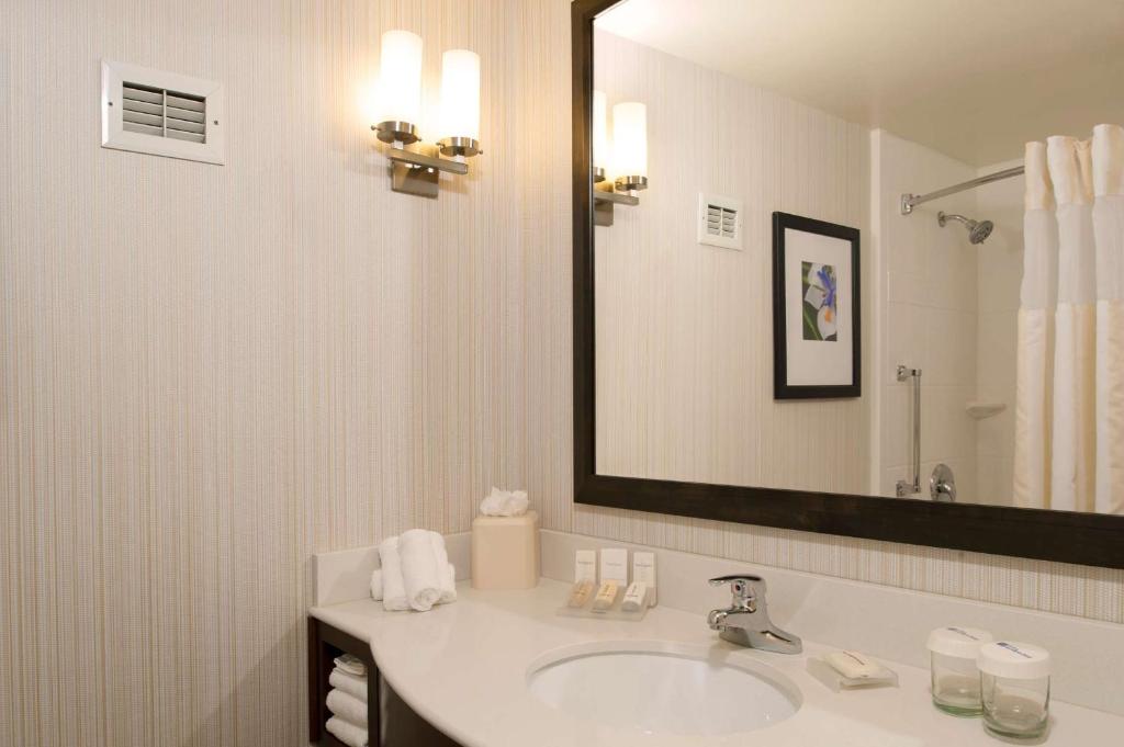 Hilton Garden Inn Plymouth photo