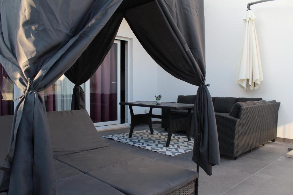 Posedenie v ubytovaní Luxury apartment Maestral - private pool