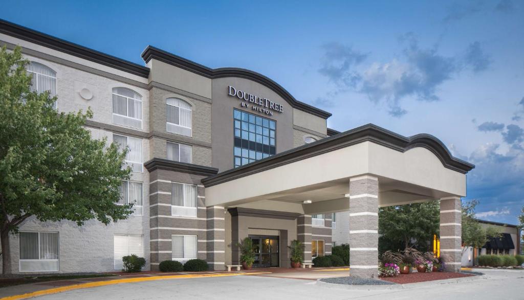 a rendering of the front of a building at Hilton Garden Inn Des Moines Airport in Des Moines