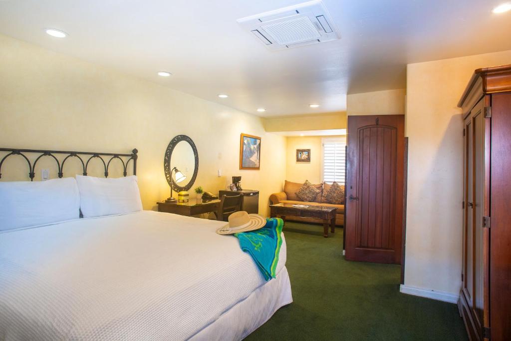 Castillo Inn at the Beach photo
