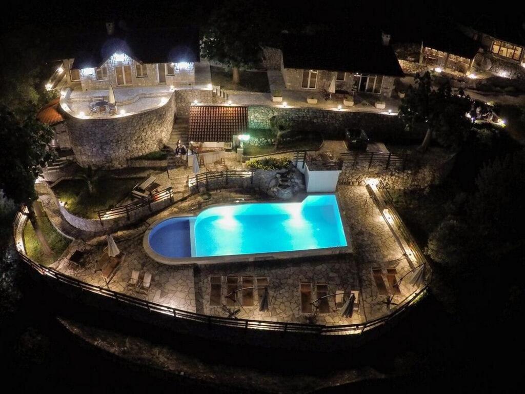 Bazén v ubytování Villa Andreja Lapcici nebo v jeho okolí