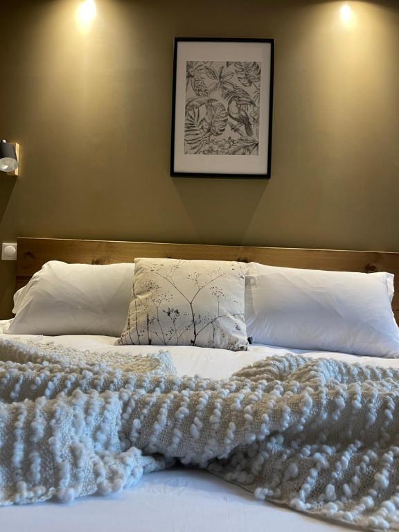 Postel nebo postele na pokoji v ubytování Cit'Hôtel le Welcome