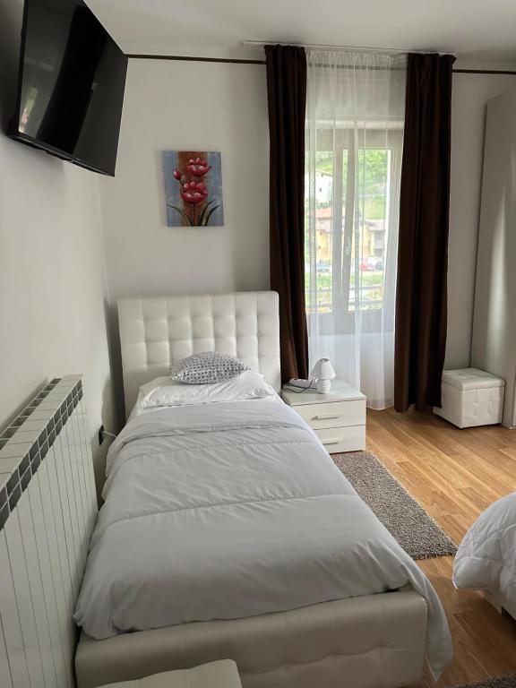 Postel nebo postele na pokoji v ubytování Albergo al lago