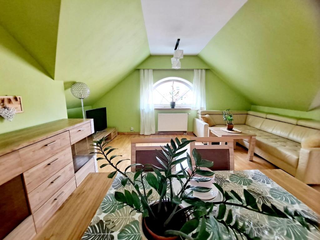 a living room with a table and a couch at Apartament Centrum - Giżycko in Giżycko