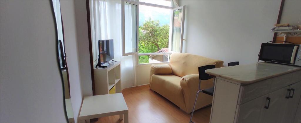A kitchen or kitchenette at Apartamentos El Jornu