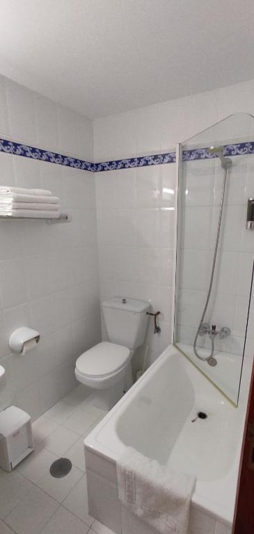 A bathroom at Apartamentos El Jornu