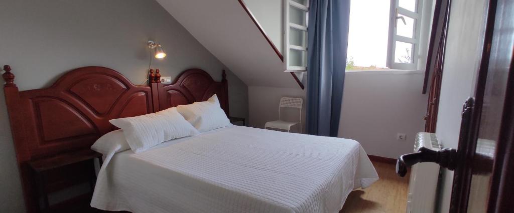 A bed or beds in a room at Apartamentos El Jornu