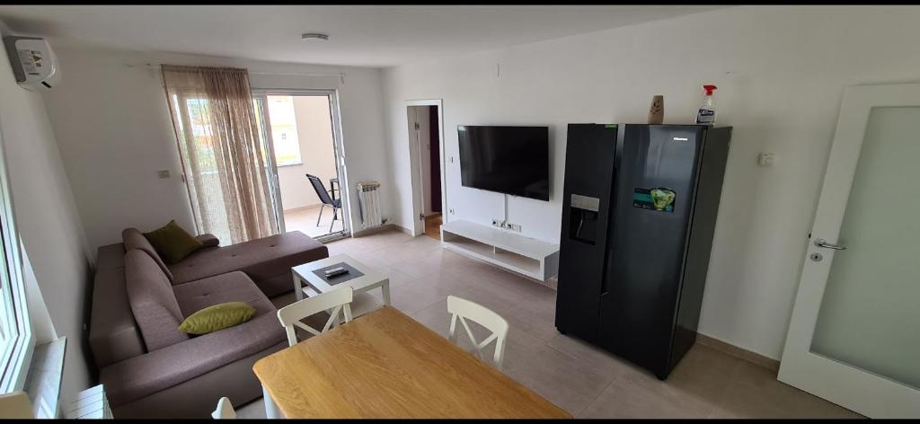 TV a/nebo společenská místnost v ubytování Apartments Vedran