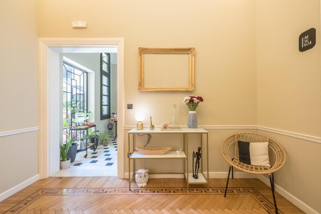 Moon And Stars Athens - Resim 45