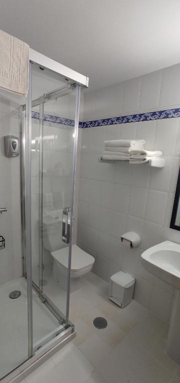 A bathroom at Apartamentos El Jornu