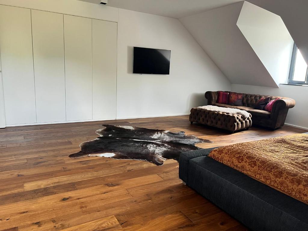 TV a/nebo společenská místnost v ubytování Trierer Heide - Architektur zum wohl fühlen