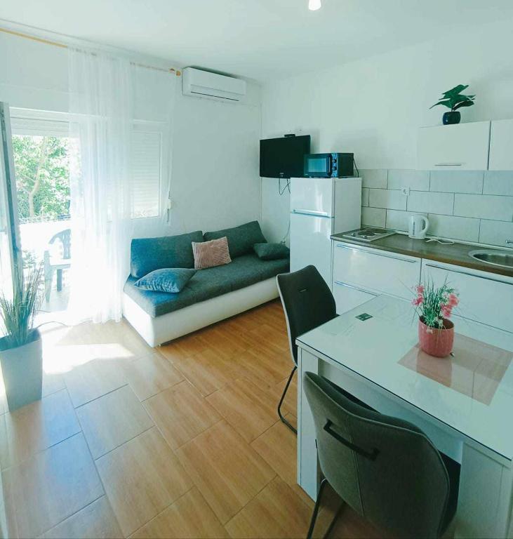 Kuchyň nebo kuchyňský kout v ubytování Apartments Jagoda
