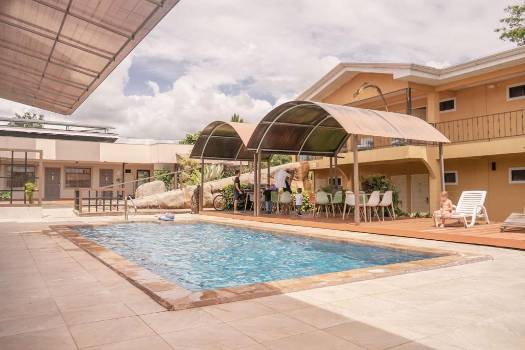 Bazén v ubytování Hotel Zima nebo v jeho okolí