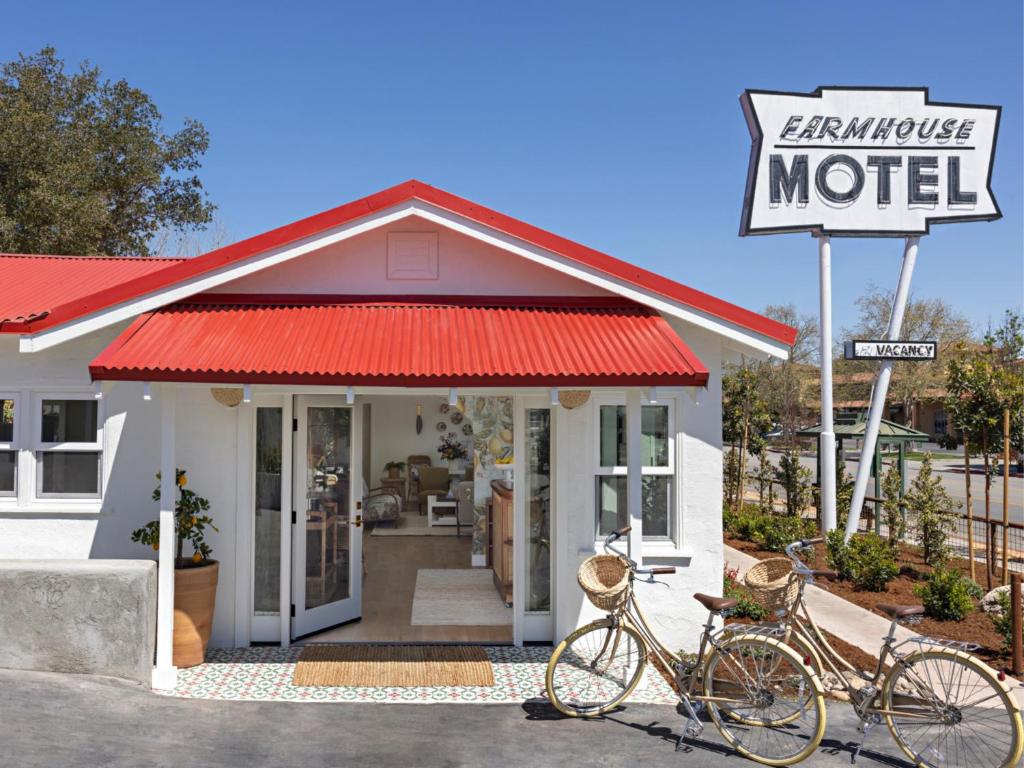 two bikes parked in front of a motel at Farmhouse Paso in Paso Robles