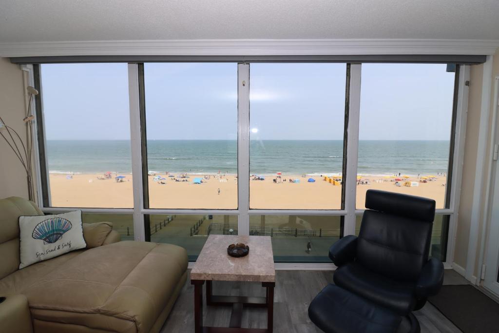 Beach Luxury Oceanfront - Two-Bedroom Apartment