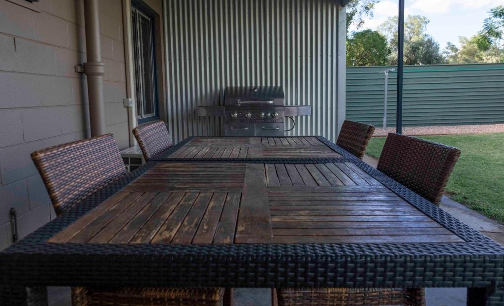 Fotografie z fotogalerie ubytování 4 Bedrooms, 2 Bathrooms in Alice Springs v destinaci Alice Springs