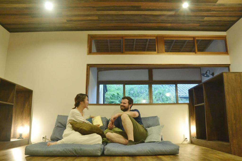 Posezení v ubytování 野窓 Nomadノマド Tsuwano GuestHouse & Cafe Lounge
