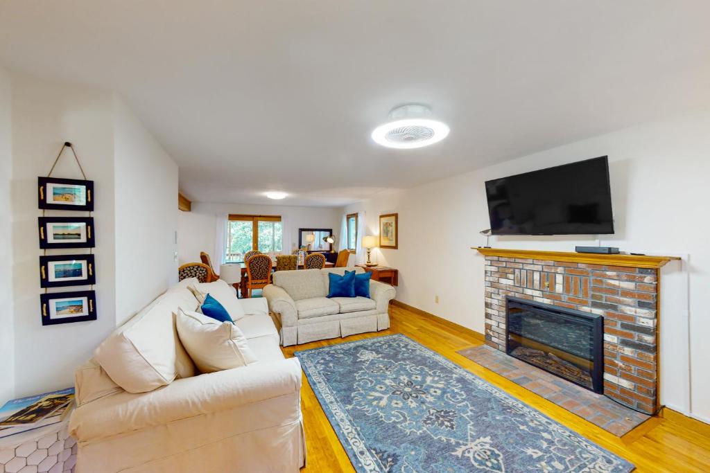 Our House in West Falmouth, Falmouth (updated prices 2024)