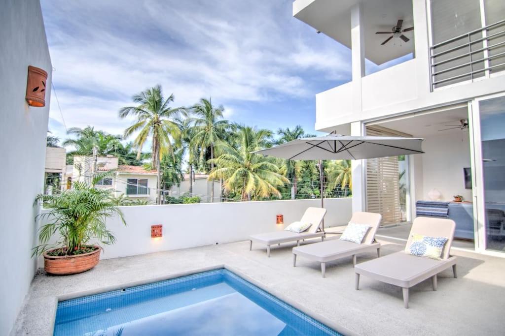 Villa con piscina y patio en Las Vueltas - Golden Zone Studio 2 Blocks to Beach, en Bucerías