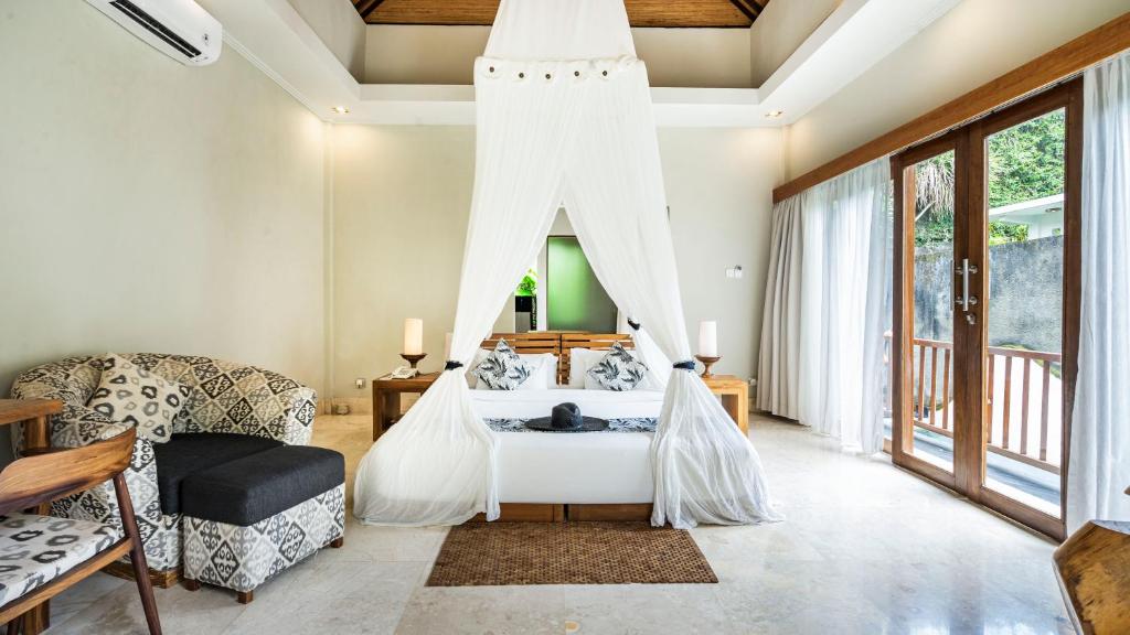 Postel nebo postele na pokoji v ubytování KajaNe Mua at Ubud Bali