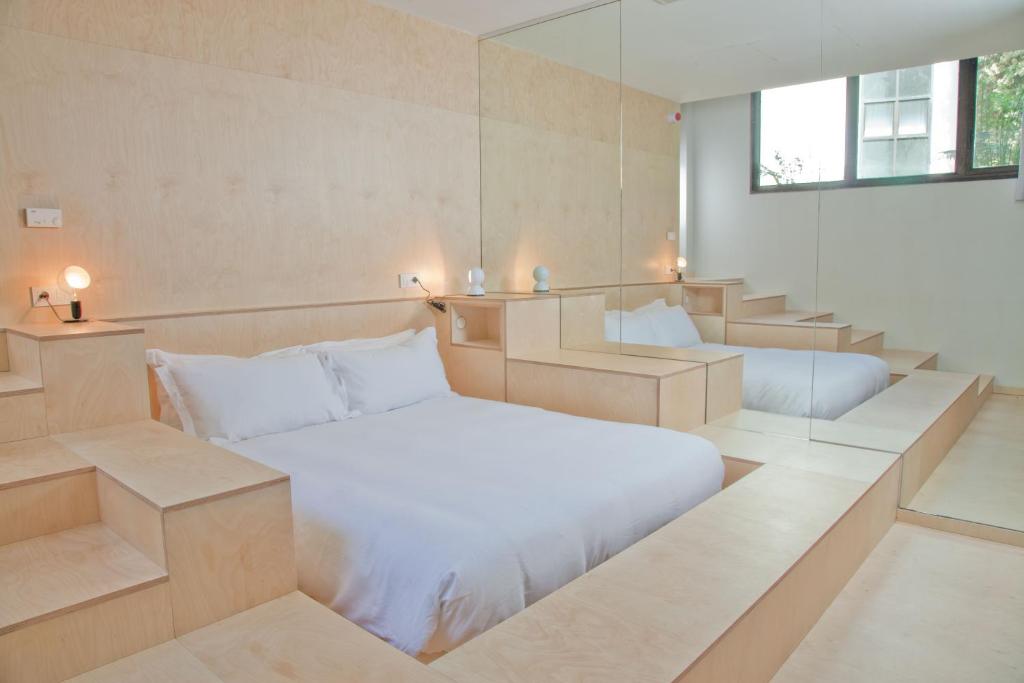 Cama ou camas em um quarto em La Maison Champs Elysées