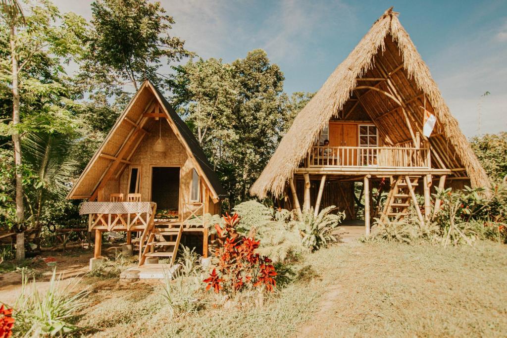 Jardín al aire libre en Girang Rinjani Bungalows