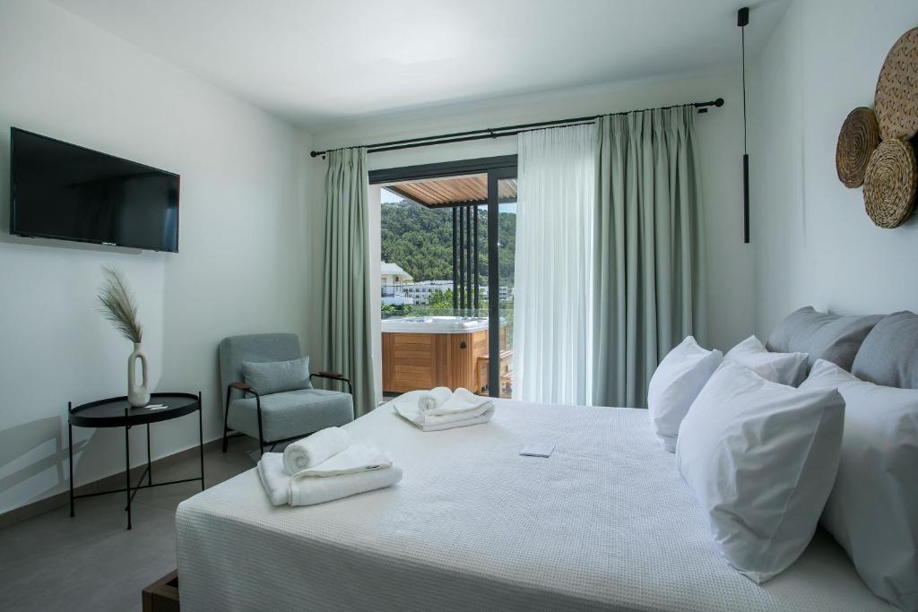 Postel nebo postele na pokoji v ubytování Nόka Suite Apartments
