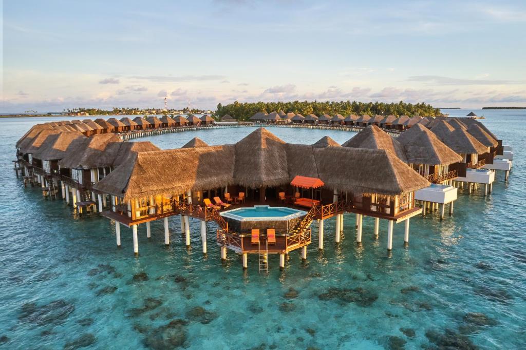 Maldives Sun Siyam Vilu Reef 3 Nights 4 Days - Image 1