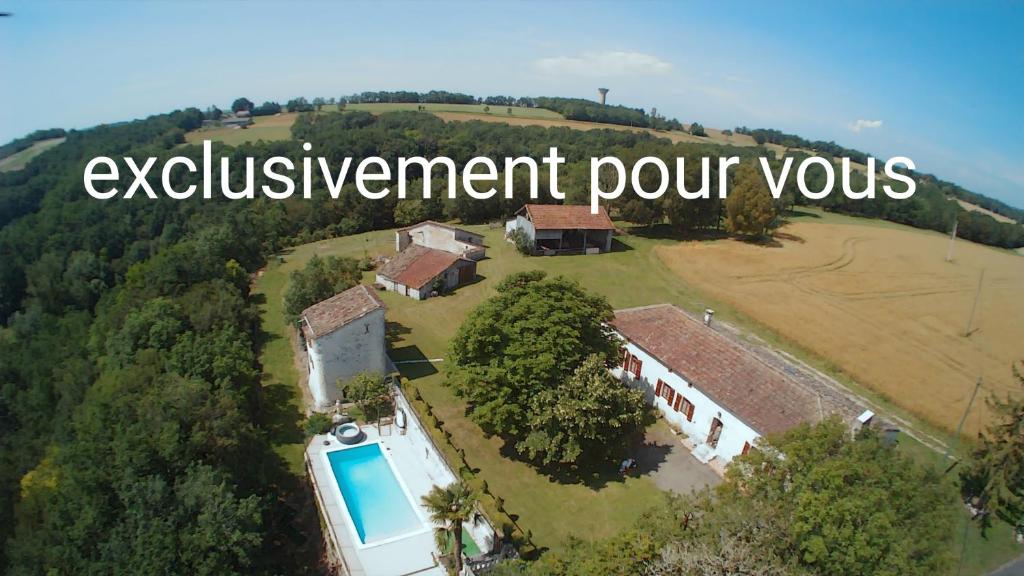 Maison au calme à la campagne dans le Quercy avec piscine et spa
