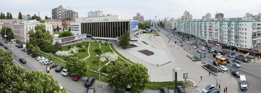 Photo de la galerie de l'établissement 7 Sky on Yevhena Konovaltsia, à Kiev