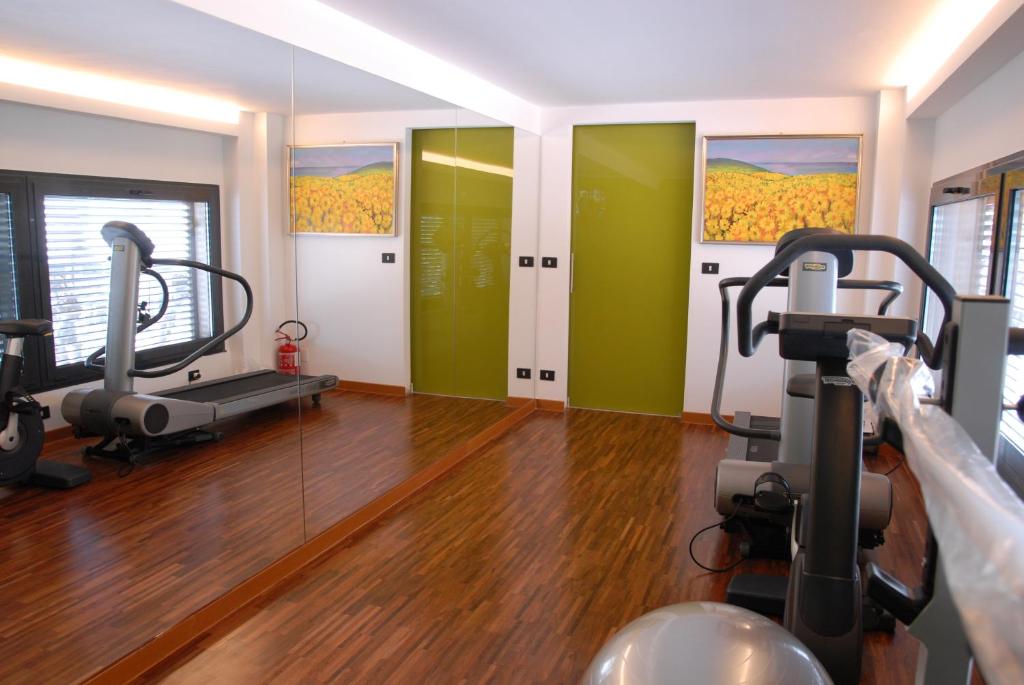 Fitness centrum a/nebo fitness zařízení v ubytování Hotel Sole