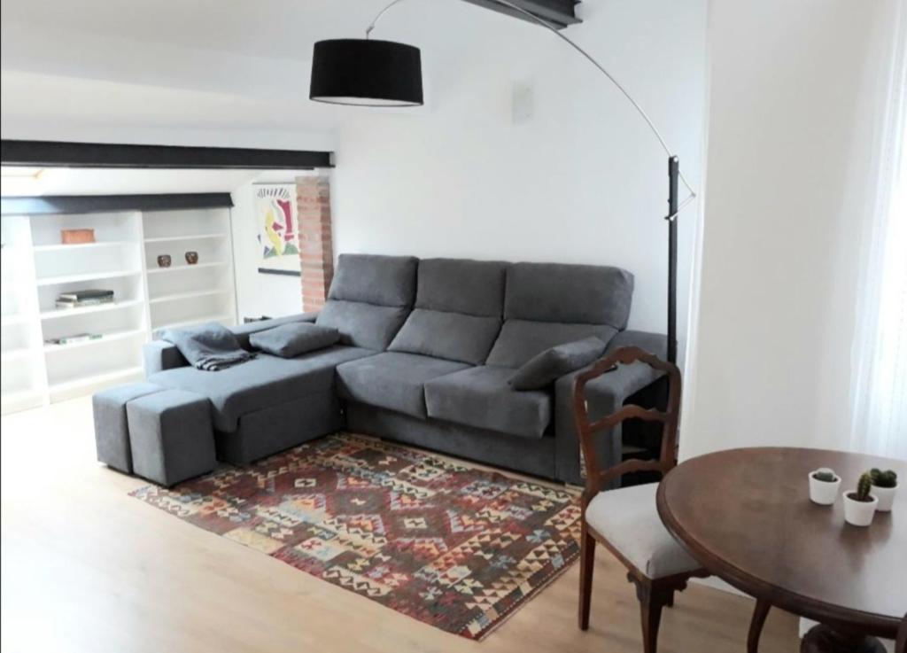 a living room with a couch and a table at Coro in Villaviciosa