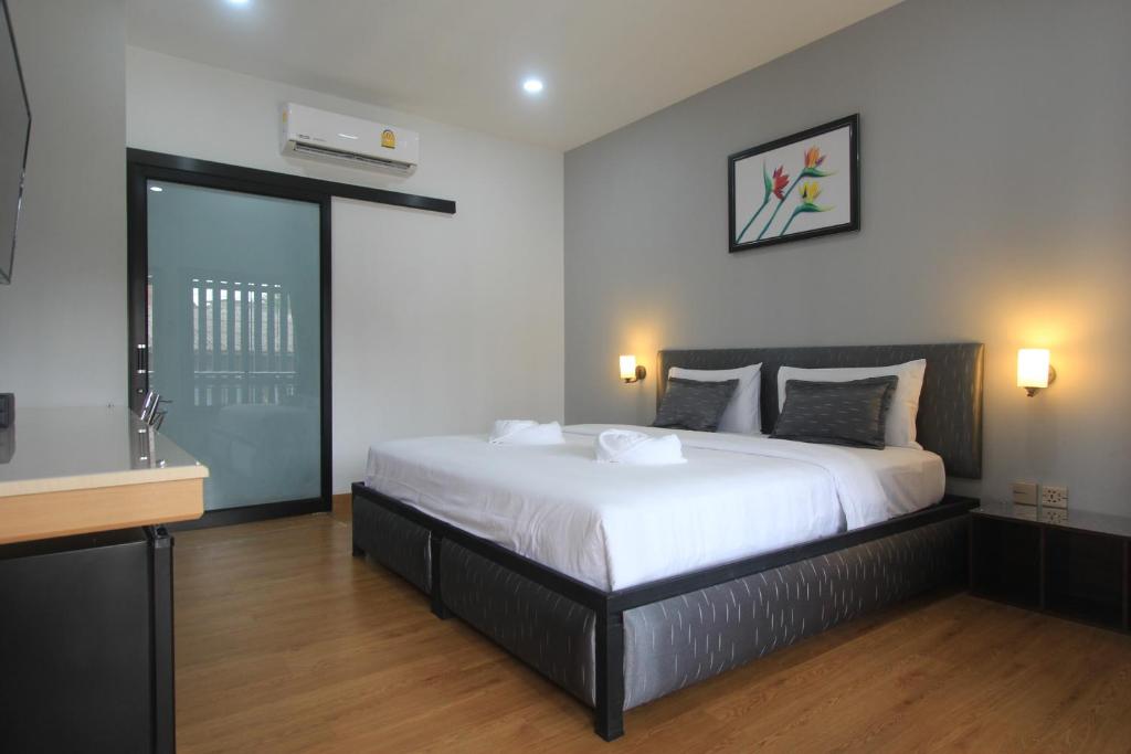 Postel nebo postele na pokoji v ubytování The Mira Hotel Chiang Rai