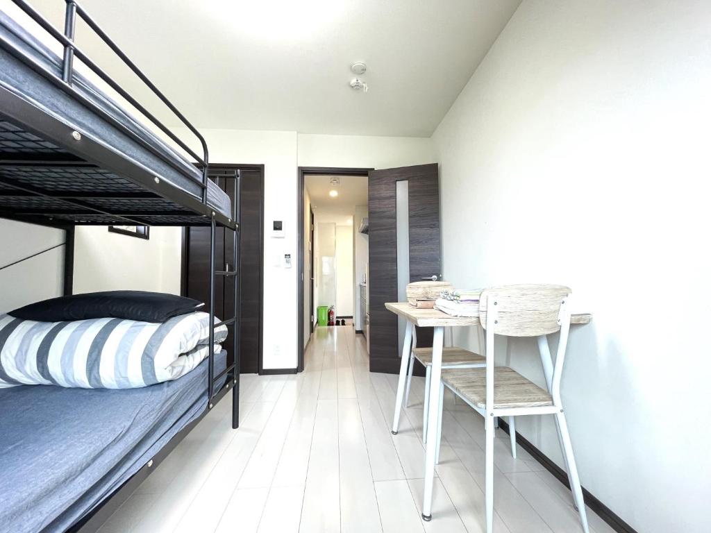 a bedroom with a bunk bed and a desk at Credo Maison Kamakura - Vacation STAY 10395 in Kamakura
