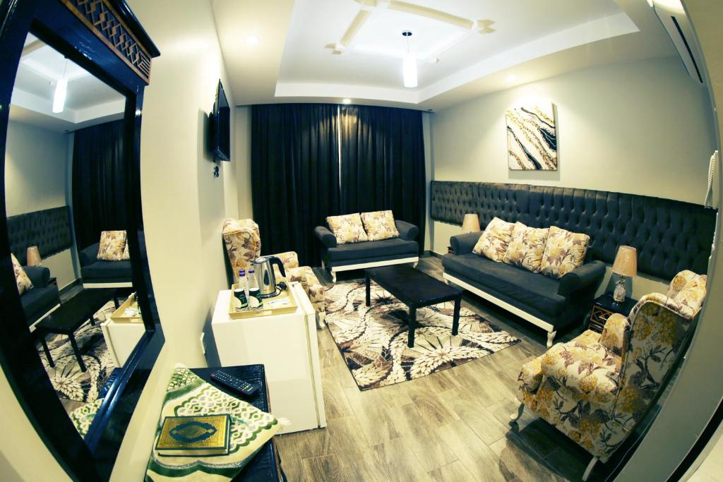 Posezení v ubytování فندق المربع السابع Seventh Square Hotel