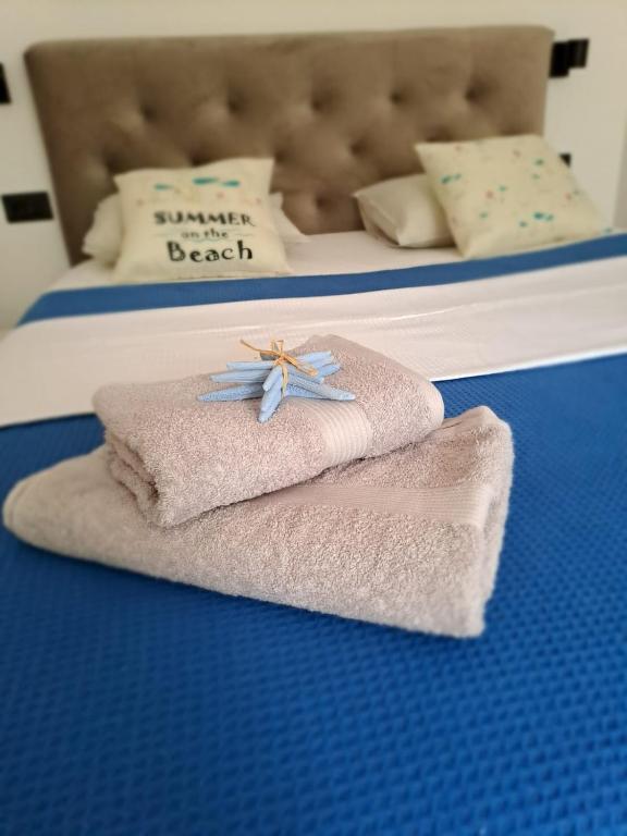 Postel nebo postele na pokoji v ubytování Studio Apartments Leut & Lanterna