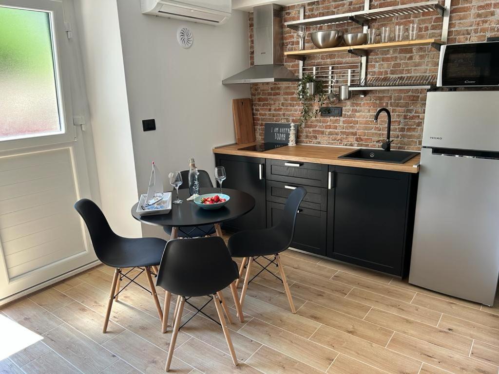 Kuchyň nebo kuchyňský kout v ubytování Studio Apartments Leut & Lanterna