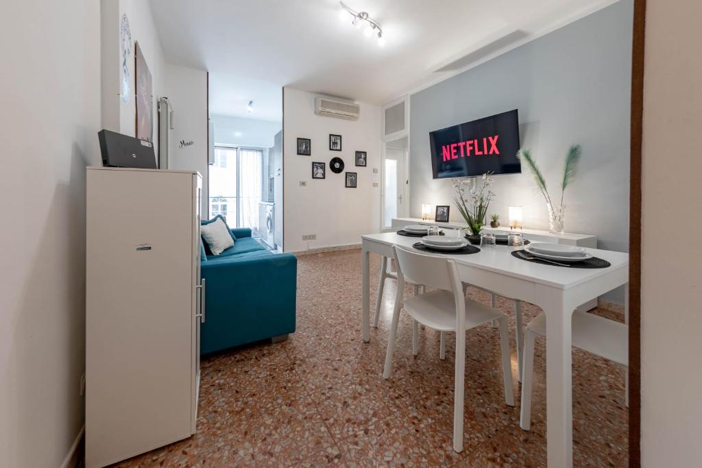 Televízia a/alebo spoločenská miestnosť v ubytovaní H11 ARISTON CENTRO Sanremo - Mare