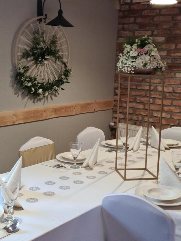 Reštaurácia alebo iné gastronomické zariadenie v ubytovaní Villa Fortuna