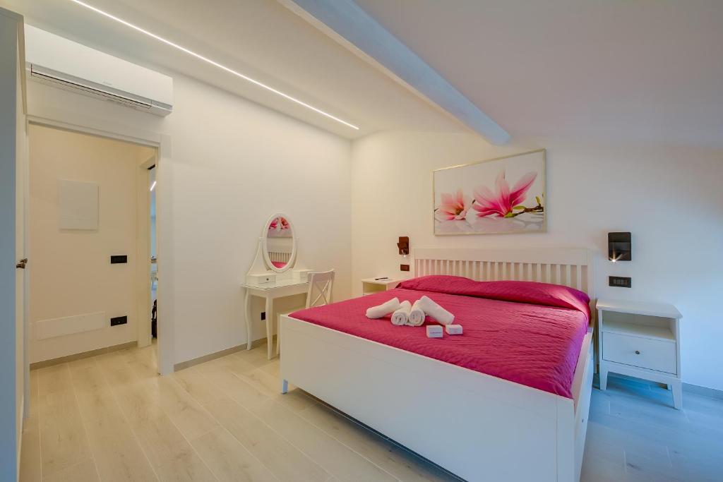 Postel nebo postele na pokoji v ubytování Magnolia Apt - Palazzo Palermo 1817 - Happy Rentals