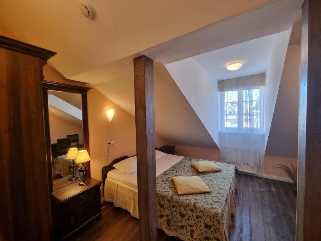 Voodi või voodid majutusasutuse Taanilinna Hotell toas
