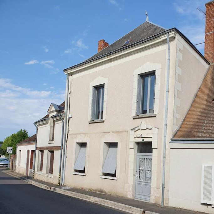 a white building on the side of a street at Cosy Billy - Appartement de charme in Billy