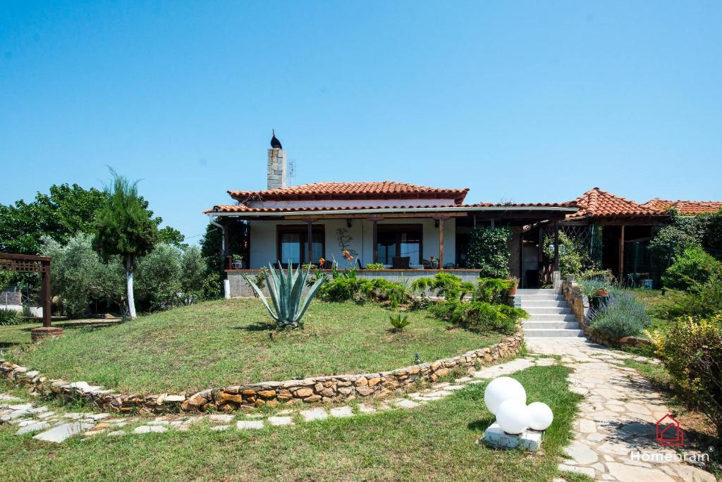 a house with two white teddy bears in the yard at VILLA ROSSA in Mesimvría