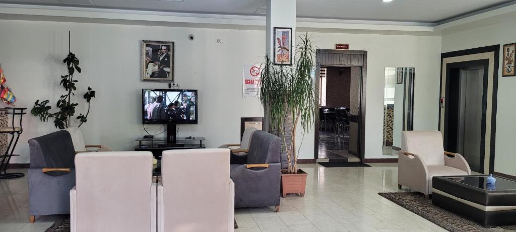 TV a/nebo společenská místnost v ubytování Güngören Hotel