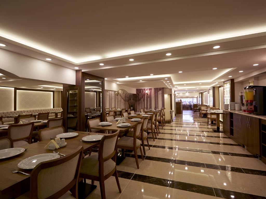 Ресторант или друго място за хранене в Marmara Place Old City Hotel
