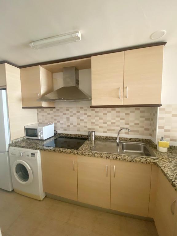 Kuchyňa alebo kuchynka v ubytovaní Duplex Torremolinos Suite