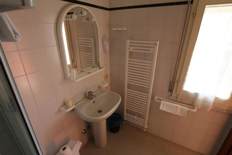 Koupelna v ubytování Hotel Montecarlo