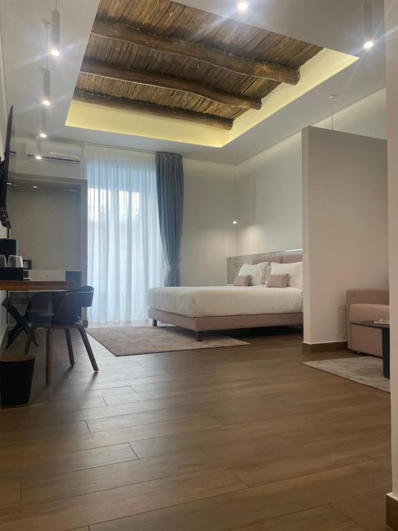 a bedroom with a bed and a desk in a room at 4heavens_naples in Naples