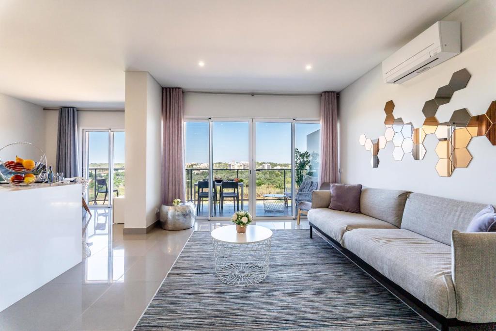 Χώρος καθιστικού στο Emerson Plaza stunning 2 bedroom apartment with sea view